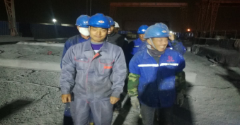 挑灯夜战赶进度，，加班加点保工期