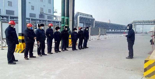 驻足生产一线，绽放磨练风范