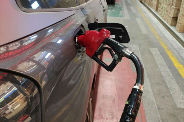 汽车“喝”上新汽油会水土不平？？？果真云云吗？？？