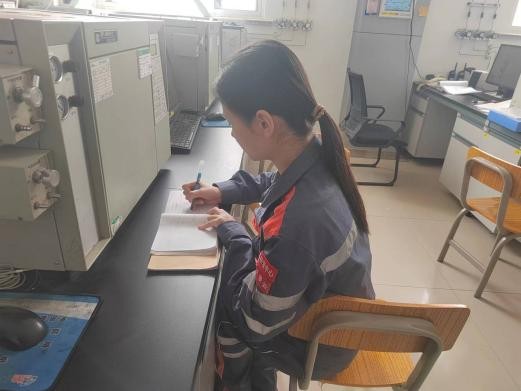 ceb05ebe87854fadb4c7a43b773f37f9